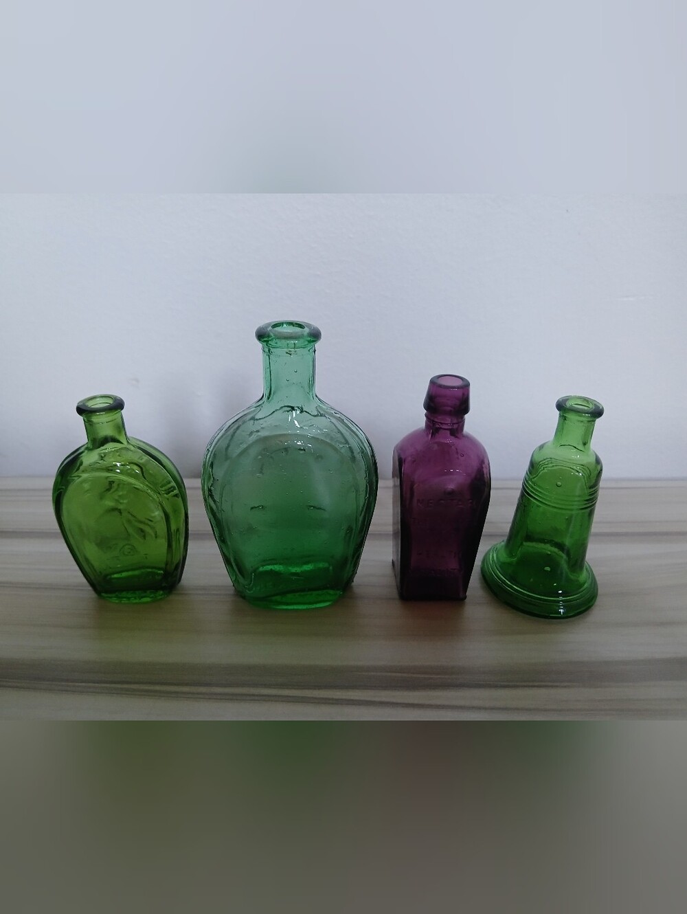 Vintage Lot 4 Miniature Coloured Glass Bottles 1970s Wheaton Taiwan - Picture 5 of 16